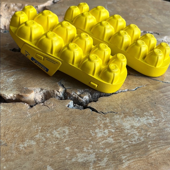 Meow Wolf Omega Mart Cage Free Toes Mens Womens Slides - Marked Men’s Size 6 - Picture 12 of 16